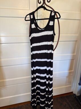 Calvin Klein Striped Maxi Dress Black White Sleeveless Stretch

⸻